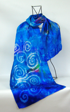 Load image into Gallery viewer, a_perfect_gift_idea_light_weight_easily_shipped_in_the_post_a_luxury_scarf
